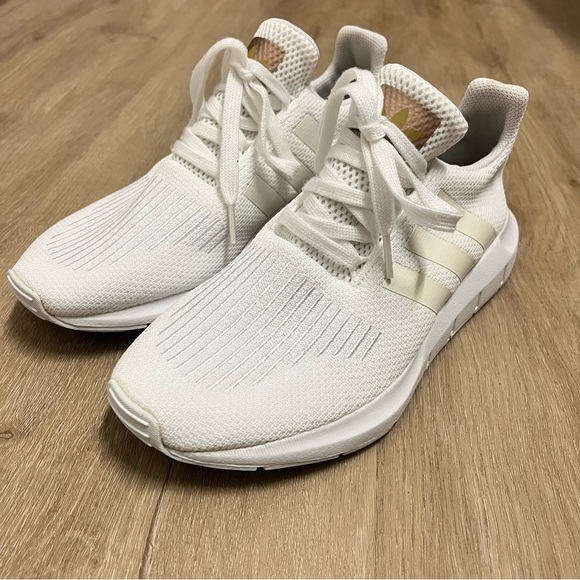 Adidas Swift Run Shoes Women's SZ 8.5 White Classic - Picture 1 of 8